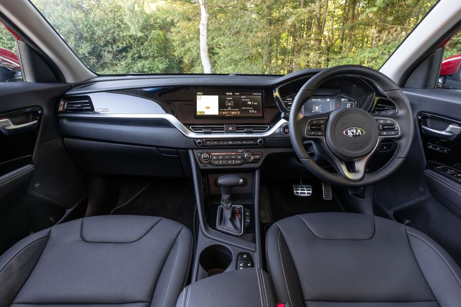 Торпедо Kia Niro EcoHybrid (DE) 2019 года  (UK) (фото 38 из 40)